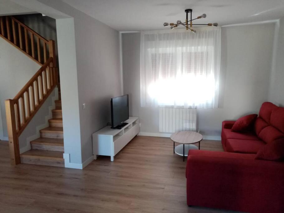 Casa Julio, Bonita Casa Comoda Y Espaciosa, Totalmente Reformada Con Terraza Y Jardin Privado Riezu Dış mekan fotoğraf